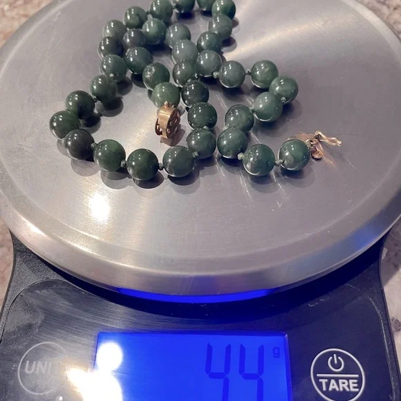 Jade Chocker Necklace With 14k Gold Clasp Lock - Picture 8 of 8